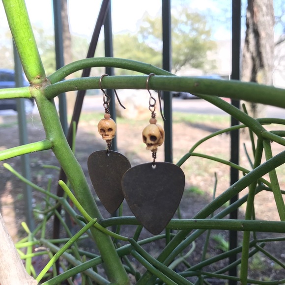 Artisan crafted skull & metal guitar pick earrings - Picture 4 of 4